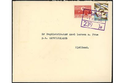 30 øre Fyr- og Vagervæsenet, samt Julemærke 1960, på kuvert annulleret med jernbanestempel “Hjøllund 289 Jø” d. 4.4.1961 til Hærvejskroen, Hjøllund. Fold.