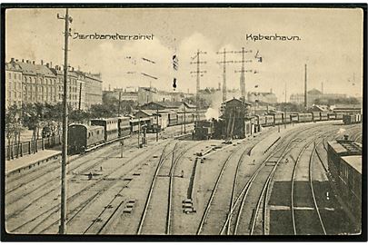 Købh., Jernbaneterrainet set fra gangbroen ved Vester Søgade og Gyldenløvesgade. N. K. no. 720.