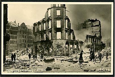 Tyskland, Hamburg, Jungfernsteig med Geschäftshaus Remter og ødelæggelser efter luftangreb d. 18.6.1944.