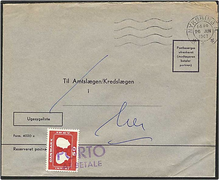 50 øre rød bryllupsmærke som porto at betale på brev fra Nykøbing M. d. 26.6.1967. Mærket har en brugsperiode på 23 dage.