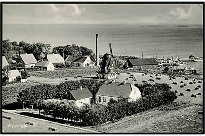 Agersø, udsigt over havn med mølle. Odense Luftfoto / Stenders no. 1628-31. Ældre kort brugt ca. 1990.