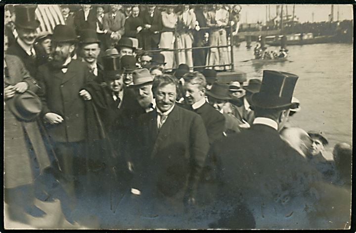 Dr. Frederick A. Cook modtages i København d. 4. sept. 1909 efter at have nået Nordpolen. H. Ferlov. Anvendt allerede d. 5.9.1909.
