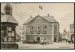 Odense, Fisketorvet med aviskiosk og Fyens Tidende. Stenders no. 16370k