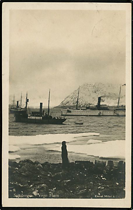 Svalbard/Spitsbergen. Virgo havn ved Wellmann's station med turistskibe. Mittet & Co. no. 4.