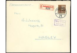 1 kr. Rigsvåben single på anbefalet brev fra København 21 (= Hovedbanegården) d. 5.3.1958 til Haslev. Sidestemplet Gebyr 20 Øre indbefattet.. 