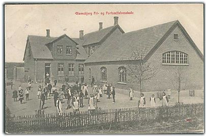 Eleverne fra Glamsbjerg Fri- og Fortsættelsesskole. No. 3761. Frankeret med 5 øre Chr. IX annulleret med bureaustempel Skanderborg - Skjern T.933 d. 3.12.1906.