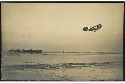 Øresundsflyveren Robert Svendsen fløj d. 17/7 1910 fra København til Malmø på 31 min. Fotografisk Forlag no. 8.