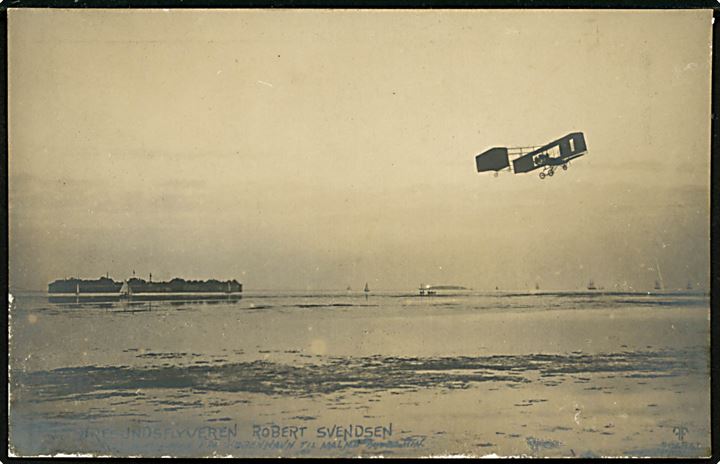 Øresundsflyveren Robert Svendsen fløj d. 17/7 1910 fra København til Malmø på 31 min. Fotografisk Forlag no. 8.
