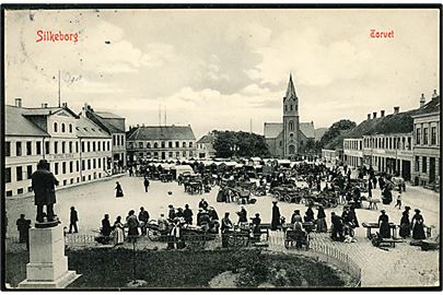 Silkeborg, Torvet ved torvedag med hotel Dania. Warburgs Kunstforlag no. 861.