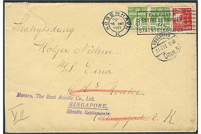 5 øre Bølgelinie (2) og 15 øre Karavel på brev fra København d. 26.10.1933 til sømand ombord på M/S Erria via ØK i København - eftersendt til Singapore, Straits Settlements.