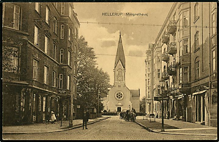 Hellerup, Margrethevej med Hellerup kirke. No. E3161.