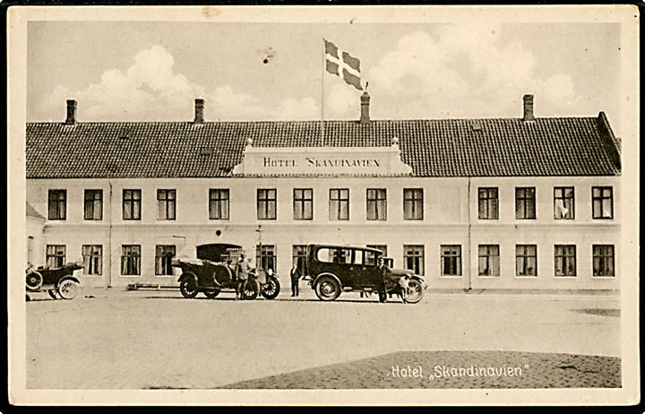 Stege. Hotel Skandinavien med flere taxier. Stenders no. 57372.