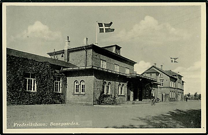 Frederikshavn Banegaard. Viggo Asmussen no. 8829.