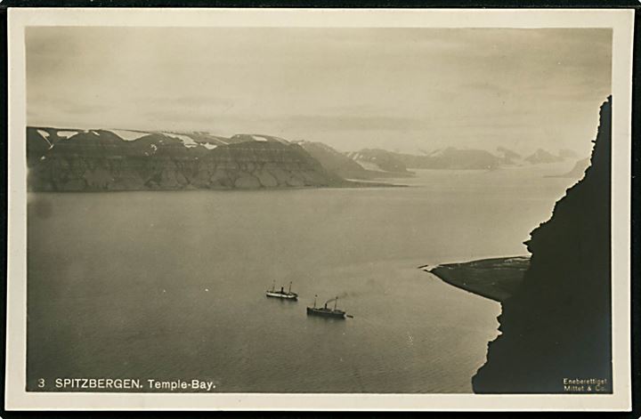 Svalbard/Spitsbergen. Temple Bay med turistskibe. Mittet & Co. No. 3.
