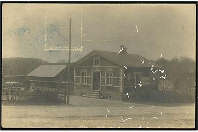 Ry (?), ukendt etablissement med salg af Ceres Øl. Fotokort anvendt i Ry 1920. U/no.