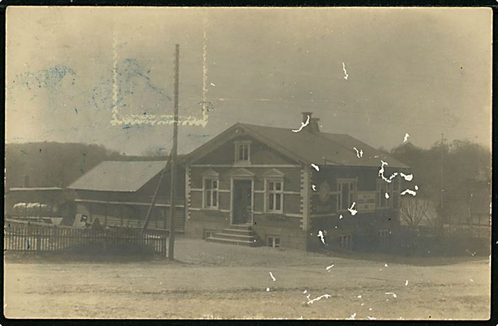 Ry (?), ukendt etablissement med salg af Ceres Øl. Fotokort anvendt i Ry 1920. U/no.