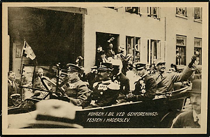 Genforening. Chr. X i bil ved genforeningsfesten i Haderslev. Stenders no. 2341.
