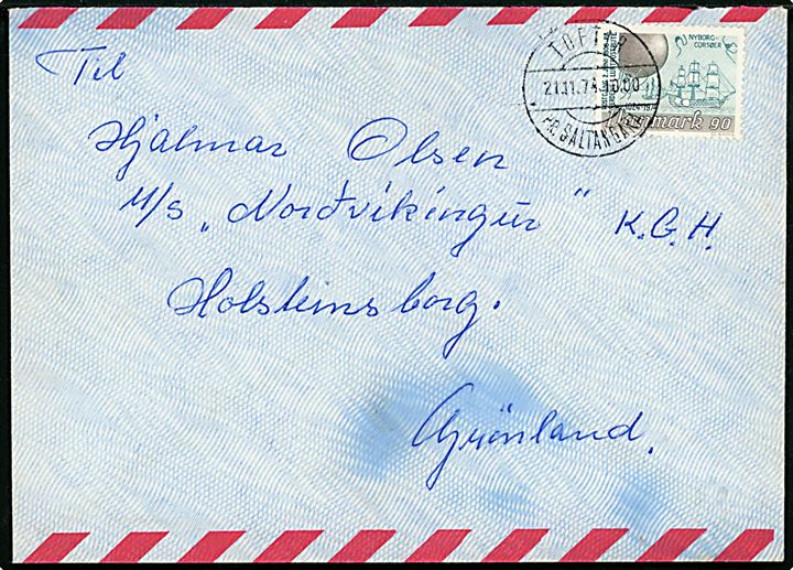 90 øre Postvæsenet 350 år single på luftpostbrev annulleret med pr.-stempel Toftir pr. Saltangara d. 21.11.1974 til sømand ombord på færøsk skibet M/S Norðvikingur i Holsteinsborg, Grønland. M/S Norðvikingur fra rederiet P/F Kenn, Glyvrar, blev i årene 1973-75 chartret af Kgl. Grønlandske Handel til kysttrafik i Vestgrønland.