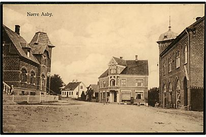 Nørre Aaby, gadeparti med N. P. Jensen's forretning. OBPM no. 2104.