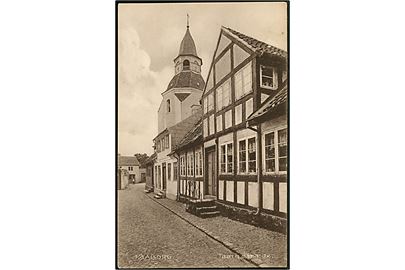 Faaborg, Taarnstræde med kirke i baggrunden. Stenders no. 16839.