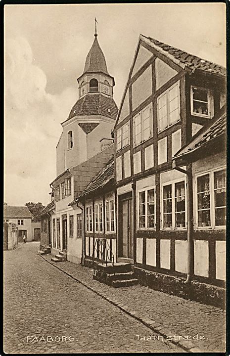 Faaborg, Taarnstræde med kirke i baggrunden. Stenders no. 16839.