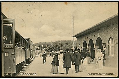 Skodsborg. Ankomststation med lokomotiv. Alex Vincents Kunstforlag no. 3222.