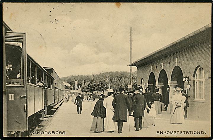 Skodsborg. Ankomststation med lokomotiv. Alex Vincents Kunstforlag no. 3222.