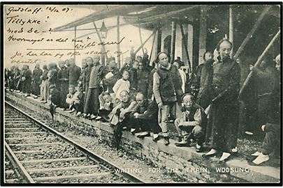 Kina, Woosung, waiting for the train. Frankeret China 4 cents/10 pfg. Provisorium fra Shanghai 1907 til København.