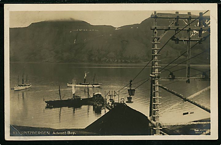 10 øre Posthorn og 5 øre Spitsbergen lokalmærke på Nordenfjeldske D/S reklamekort (Dampskibe i Advent Bay) annulleret Green Harbour d. 18.8.1913 til Gironde, Frankrig.