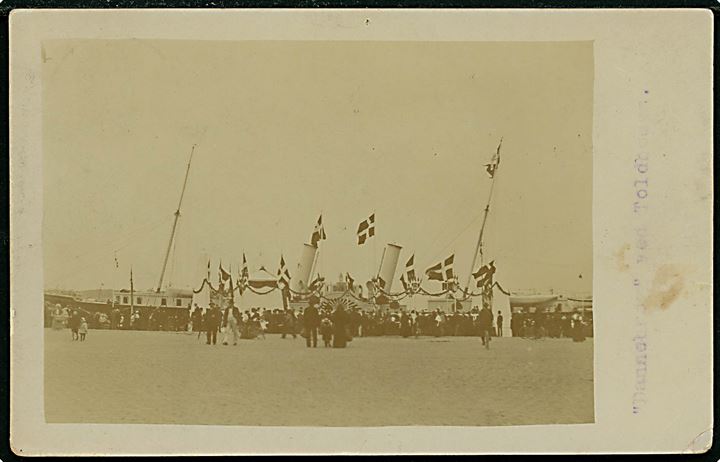 Kongeskibet Dannebrog  ved Toldboden i Aalborg under kongerejsen 1908. Fotokort u/no. Sendt fra Aalborg d. 4.9.1908 til USA.