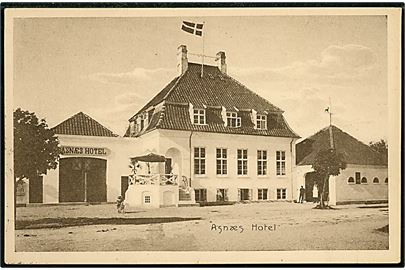 Asnæs Hotel. Fotograf S. Bay / Stenders no. 22226. Frankeret med 5 øre Chr. X annulleret med bureau Nykjøbing S. - Holbæk T.10 d. 11.6.1918 til Svendborg.
