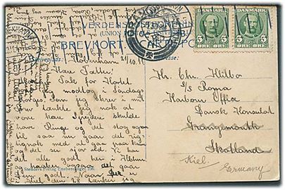5 øre Fr. VIII i parstykke på brevkort fra Kjøbenhavn d. 23.10.1911 til sømand ombord på S/S Roma, c/o danske konsul i Grangemouth, Scotland - eftersendt til Kiel, Tyskland.