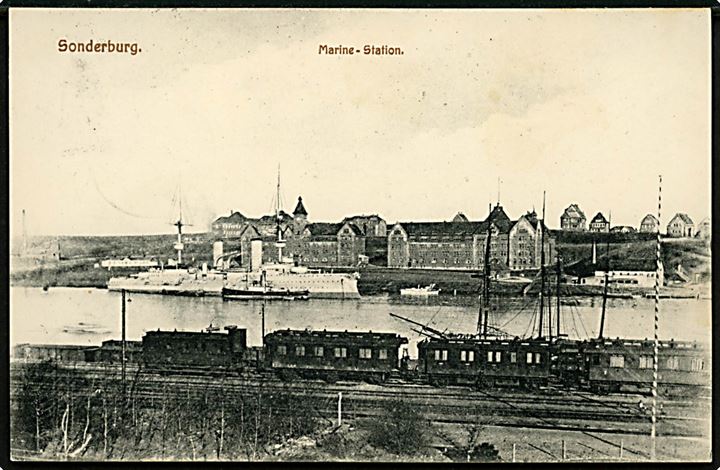 Sønderborg. Jernbanen med tog og marinestationen med krigsskib. Th. Lau no. 777.