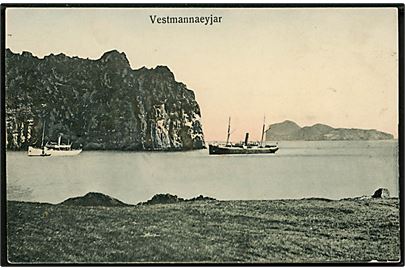Vestmannaeyjar. Udsigt over vandet med skibe. O. Johnson & Kaaber no. 19354.
