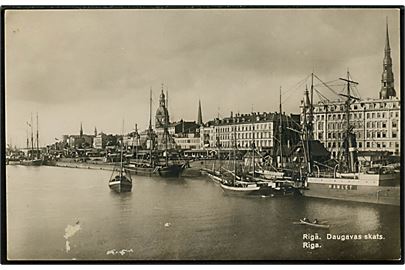 Riga, havneparti med dansk dampskib Hamlet. Frankeret 20 s. fra Riga d. 22.6.1937 til København.
