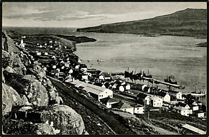 Trangisvåg, udsigt over by med havn og skibe. H. P. Thomsen / Stenders no. 94456