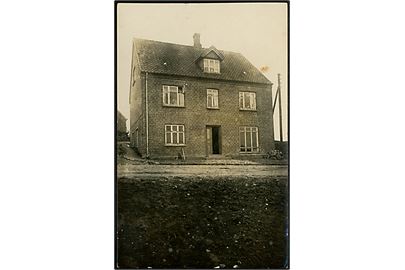 Thorsø, ejendom. Fotokort u/no. sendt fra Thorsø 1921.
