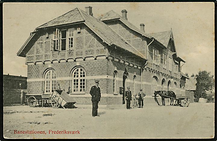 Frederiksværk, jernbanestation og posthus. L. Christensen no. 876.