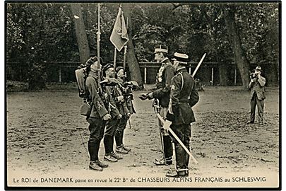 Genforening. Chr. X hilser på franske CIS tropper fra 22. Alpejæger Bataljon under besøg i København d. 29.5.1920.
