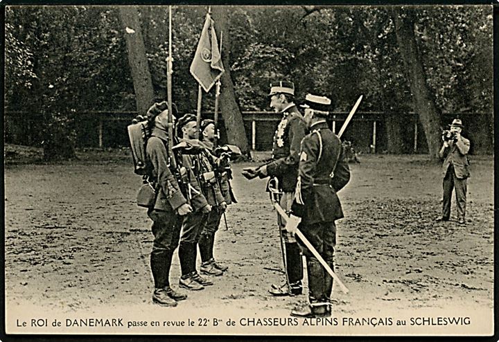 Genforening. Chr. X hilser på franske CIS tropper fra 22. Alpejæger Bataljon under besøg i København d. 29.5.1920.