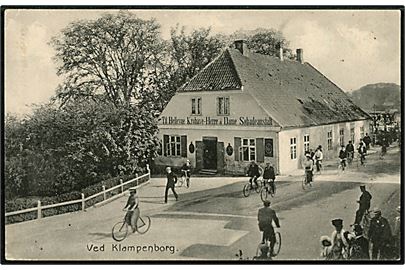 Klampenborg, Bellevue med skilt til Herre & Dame Søbadeanstalt. Stenders no. 10424.
