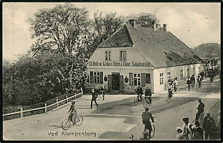 Klampenborg, Bellevue med skilt til Herre & Dame Søbadeanstalt. Stenders no. 10424.