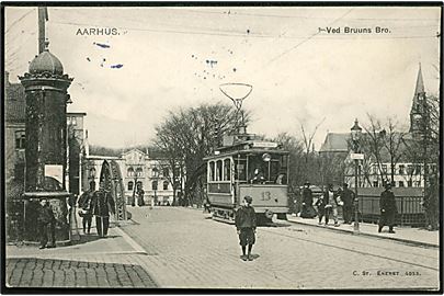 Aarhus, Ved Bruuns Bro med sporvogn no. 13. Stenders no. 4053.