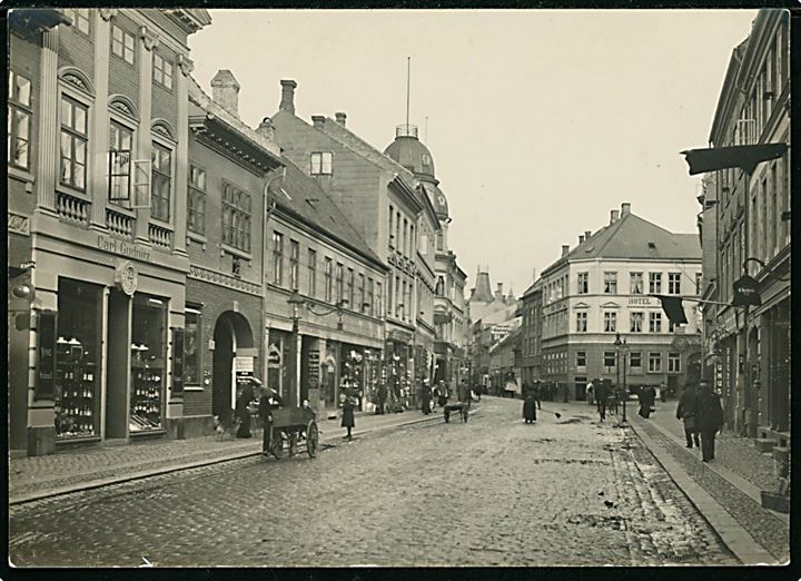Odense, Vestergade set mod øst. Fotograf Lønborg. Fotografi 11x15½ cm.
