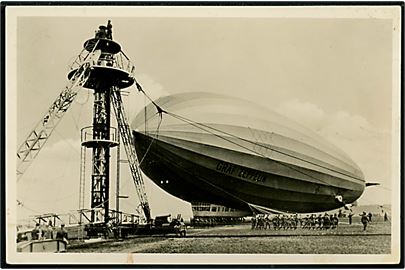 LZ127 Graf Zeppelin ved ankermast. 