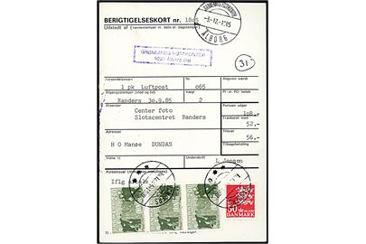 Berigtigelseskort fra Grønlands Postkontor Ålborg d. 3.12.1985 for underfrankeret luftpostpakke fra Randers til Dundas, Grønland. Påsat manglende porto med 2 kr. Ældre i Samfundet (3) og 50 kr. Rigsvåben stemplet Randers d. 10.12.1985.