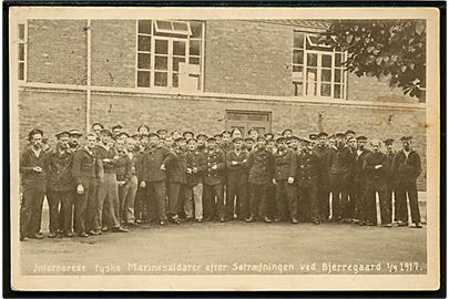 Bjerregaard Strand. Internerede tyske marinesoldater efter søtræfningen 1/9 1917. Stenders no. 45423. Ældre kort brugt i 1946.