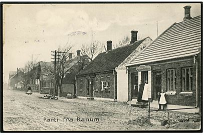 Ranum, gadeparti. C. Buchholtz no. 12838. Frankeret med 5 øre Fr. VIII annulleret med stjernestempel RANUM og sidestemplet Løgstør d. 23.12.1907 til Aggersund.