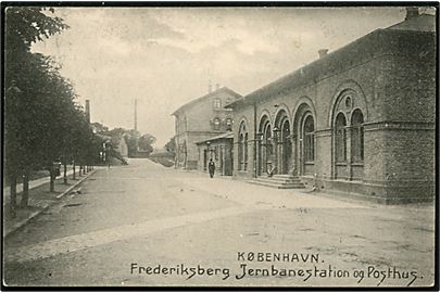 Købh., Frederiksberg jernbanestation og posthus. Skandinavisk Billed- og Kortforlag no. 3710.