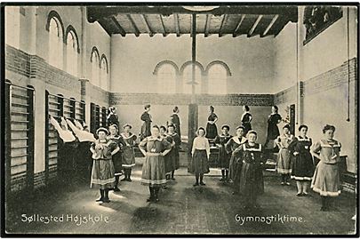 Søllested Højskole, Gymnastiktime. Stenders no. 14320.